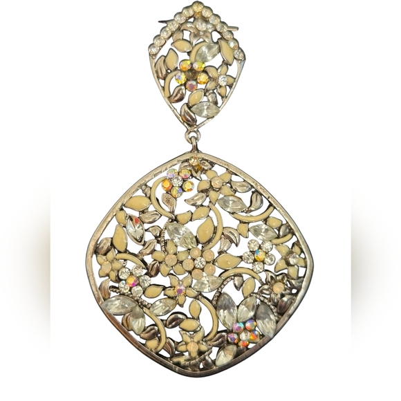 Elegant Silver and Gold Floral Jewelry Set - Picture 2 of 5